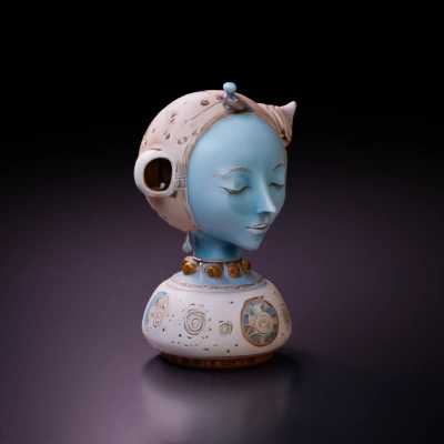 Alien humanoid ceramic sculpture.